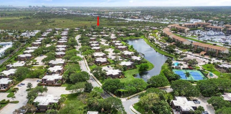 Townhouse in Jupiter, Florida 2 bedrooms, 110.37 sq.m. № 1178434