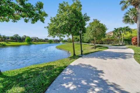 Townhouse in Jupiter, Florida 2 bedrooms, 110.37 sq.m. № 1178434 - photo 25