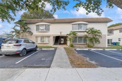 Condominio en venta en Lauderhill, Florida, 3 dormitorios, 125.42 m2 № 884218 - foto 2