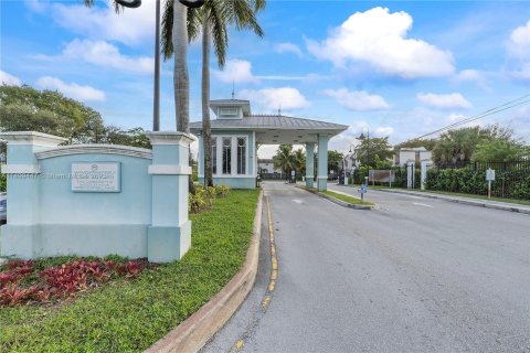 Condominio en venta en Lauderhill, Florida, 3 dormitorios, 125.42 m2 № 884218 - foto 1