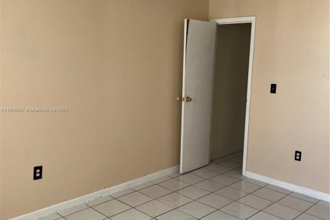 Townhouse in Lauderhill, Florida 3 bedrooms, 131.27 sq.m. № 1077915 - photo 8