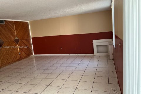 Townhouse in Lauderhill, Florida 3 bedrooms, 131.27 sq.m. № 1077915 - photo 19