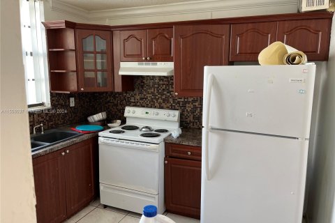 Townhouse in Lauderhill, Florida 3 bedrooms, 131.27 sq.m. № 1077915 - photo 17