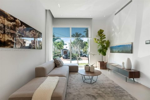 Casa en venta en Miami, Florida, 5 dormitorios, 435.43 m2 № 1384251 - foto 14