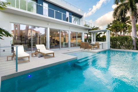 Villa ou maison à vendre à Miami, Floride: 5 chambres, 435.43 m2 № 1384251 - photo 6