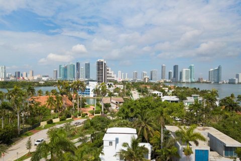 Casa en venta en Miami, Florida, 5 dormitorios, 435.43 m2 № 1384251 - foto 24