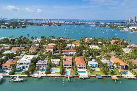 Villa ou maison à vendre à Miami, Floride: 5 chambres, 435.43 m2 № 1384251 - photo 2