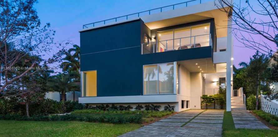 Casa en Miami, Florida 5 dormitorios, 435.43 m2 № 1384251