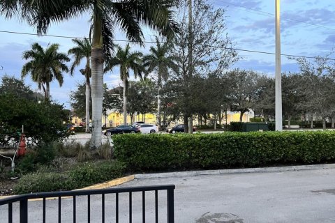 Immobilier commercial à vendre à Miramar, Floride № 1005241 - photo 2