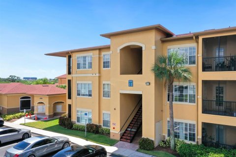 Condo in Tampa, Florida, 2 bedrooms  № 1337485 - photo 1