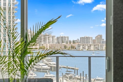 Condominio en venta en Aventura, Florida, 2 dormitorios, 135.54 m2 № 1225865 - foto 18