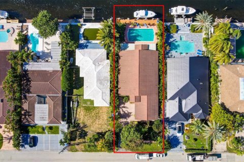 Villa ou maison à vendre à Pompano Beach, Floride: 3 chambres, 251.21 m2 № 880908 - photo 1