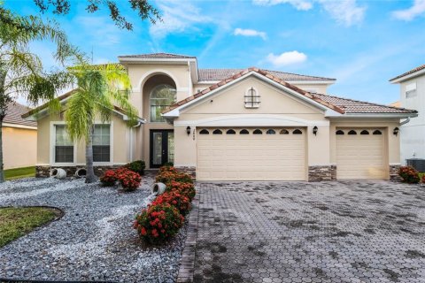 House in Kissimmee, Florida 5 bedrooms, 333.61 sq.m. № 1343142 - photo 1