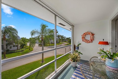 Condo in Stuart, Florida, 2 bedrooms  № 1003796 - photo 1