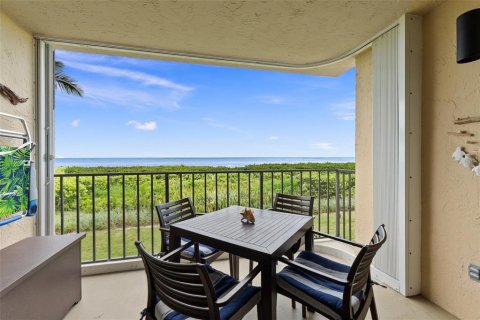 Condo in Hutchinson Island South, Florida, 2 bedrooms  № 1250503 - photo 15