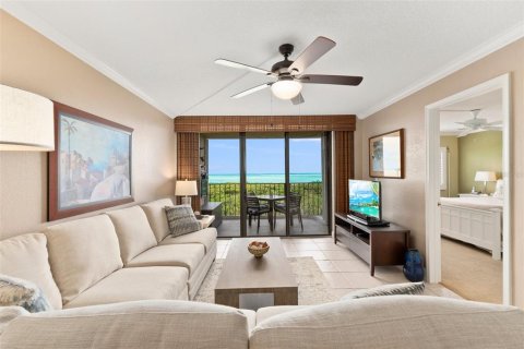 Condo in Hutchinson Island South, Florida, 2 bedrooms  № 1250503 - photo 12