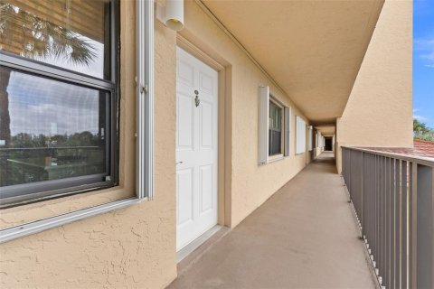 Condo in Hutchinson Island South, Florida, 2 bedrooms  № 1250503 - photo 2