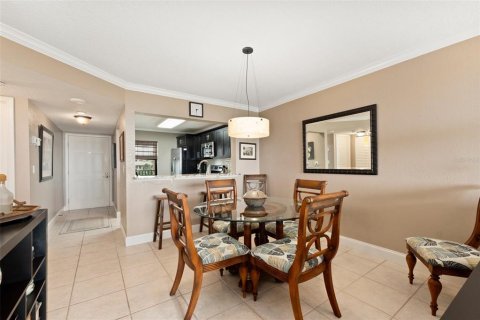 Condo in Hutchinson Island South, Florida, 2 bedrooms  № 1250503 - photo 10