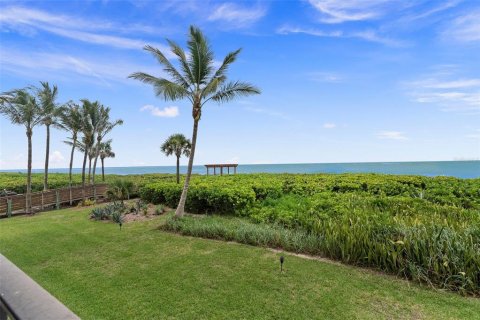 Condo in Hutchinson Island South, Florida, 2 bedrooms  № 1250503 - photo 17