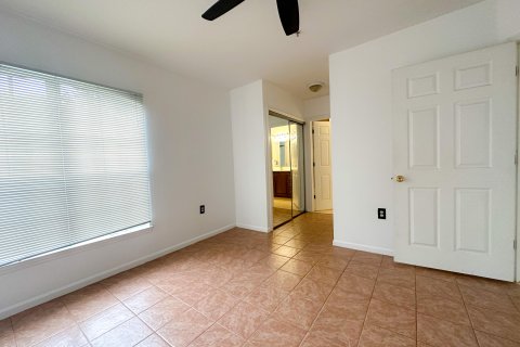 Condo in Jacksonville Beach, Florida, 1 bedroom  № 801511 - photo 12