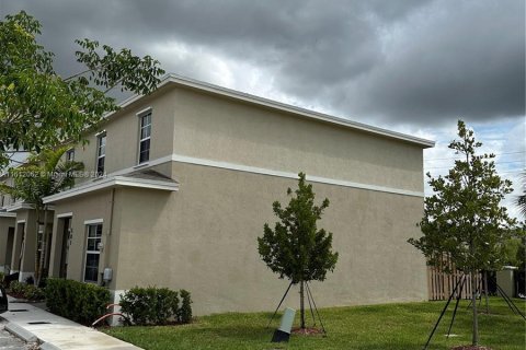 Townhouse in Florida City, Florida 4 bedrooms, 157.93 sq.m. № 1237504 - photo 4