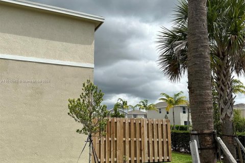 Townhouse in Florida City, Florida 4 bedrooms, 157.93 sq.m. № 1237504 - photo 5