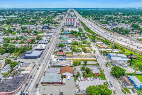 Commercial property in Miami, Florida № 1410448 - photo 22