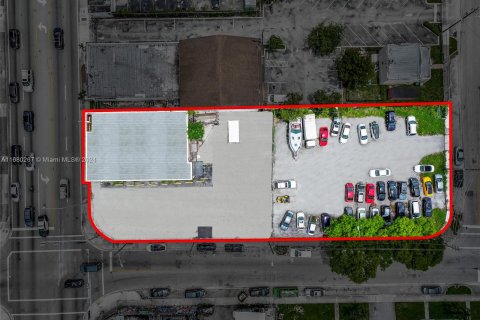 Commercial property in Miami, Florida № 1410448 - photo 2