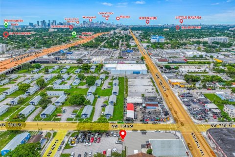 Commercial property in Miami, Florida № 1410448 - photo 1