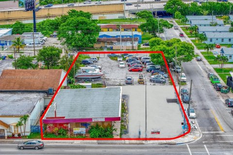 Commercial property in Miami, Florida № 1410448 - photo 8