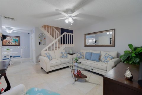 Townhouse in West Palm Beach, Florida 2 bedrooms, 114.83 sq.m. № 1419905 - photo 9