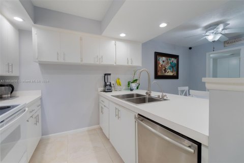 Townhouse in West Palm Beach, Florida 2 bedrooms, 114.83 sq.m. № 1419905 - photo 14