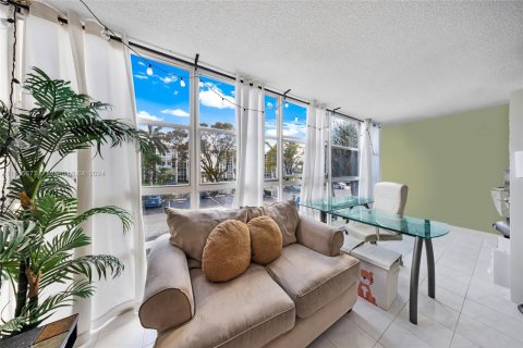 Condominio en venta en Hallandale Beach, Florida, 2 dormitorios, 111.48 m2 № 1077969 - foto 7
