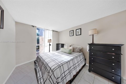 Condominio en venta en Hallandale Beach, Florida, 2 dormitorios, 111.48 m2 № 1077969 - foto 8