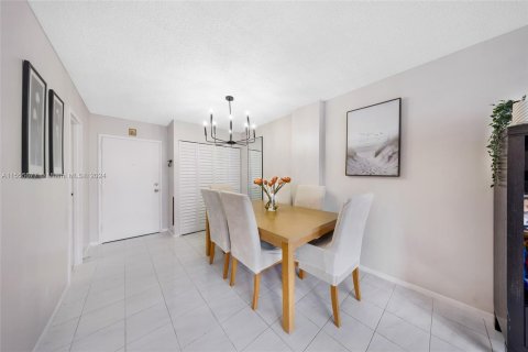 Condominio en venta en Hallandale Beach, Florida, 2 dormitorios, 111.48 m2 № 1077969 - foto 4