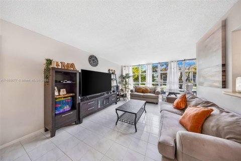 Condominio en venta en Hallandale Beach, Florida, 2 dormitorios, 111.48 m2 № 1077969 - foto 5