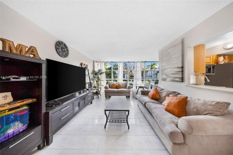 Condominio en venta en Hallandale Beach, Florida, 2 dormitorios, 111.48 m2 № 1077969 - foto 6