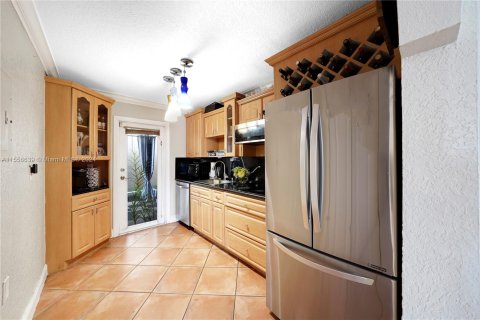 Condominio en venta en Hialeah Gardens, Florida, 2 dormitorios, 82.22 m2 № 1080101 - foto 12