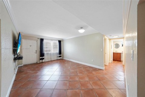 Condominio en venta en Hialeah Gardens, Florida, 2 dormitorios, 82.22 m2 № 1080101 - foto 7