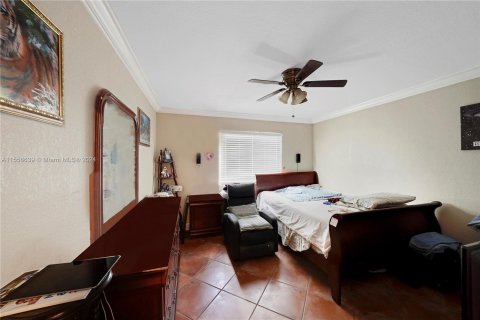 Condominio en venta en Hialeah Gardens, Florida, 2 dormitorios, 82.22 m2 № 1080101 - foto 18