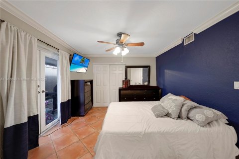 Condominio en venta en Hialeah Gardens, Florida, 2 dormitorios, 82.22 m2 № 1080101 - foto 14