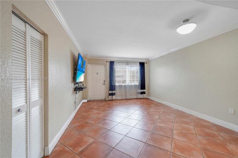Condominio en venta en Hialeah Gardens, Florida, 2 dormitorios, 82.22 m2 № 1080101 - foto 8