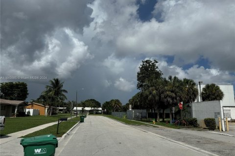 Villa ou maison à vendre à Margate, Floride: 4 chambres, 159.33 m2 № 1328383 - photo 13