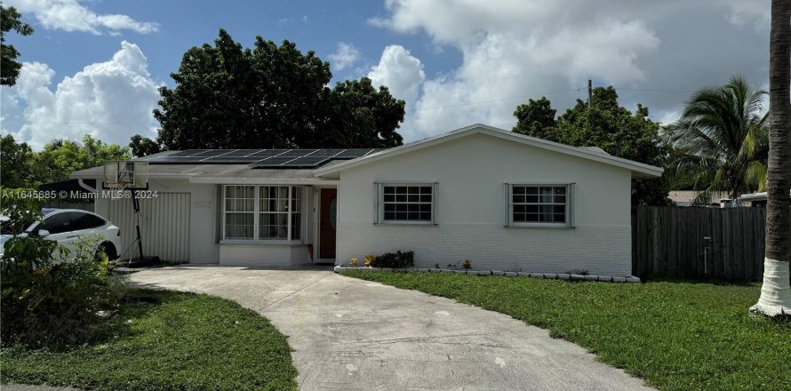 House in Margate, Florida 4 bedrooms, 159.33 sq.m. № 1328383