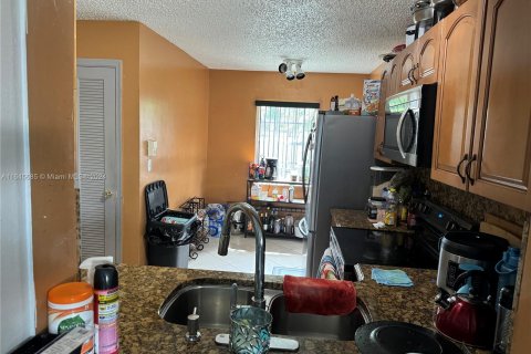 Casa en venta en Margate, Florida, 4 dormitorios, 159.33 m2 № 1328383 - foto 4