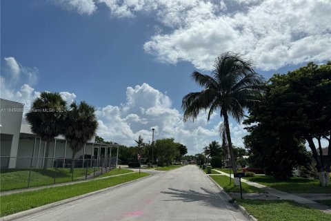 Villa ou maison à vendre à Margate, Floride: 4 chambres, 159.33 m2 № 1328383 - photo 14