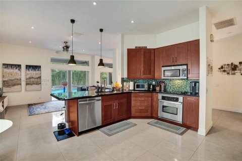 House in Weston, Florida 4 bedrooms, 174.93 sq.m. № 1328382 - photo 29