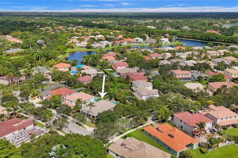 Villa ou maison à vendre à Weston, Floride: 4 chambres, 174.93 m2 № 1328382 - photo 1