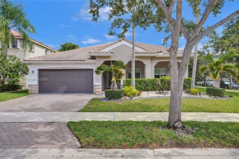 Villa ou maison à vendre à Weston, Floride: 4 chambres, 174.93 m2 № 1328382 - photo 2