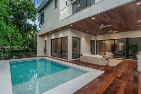 Casa en venta en Miami, Florida, 5 dormitorios № 1404167 - foto 1